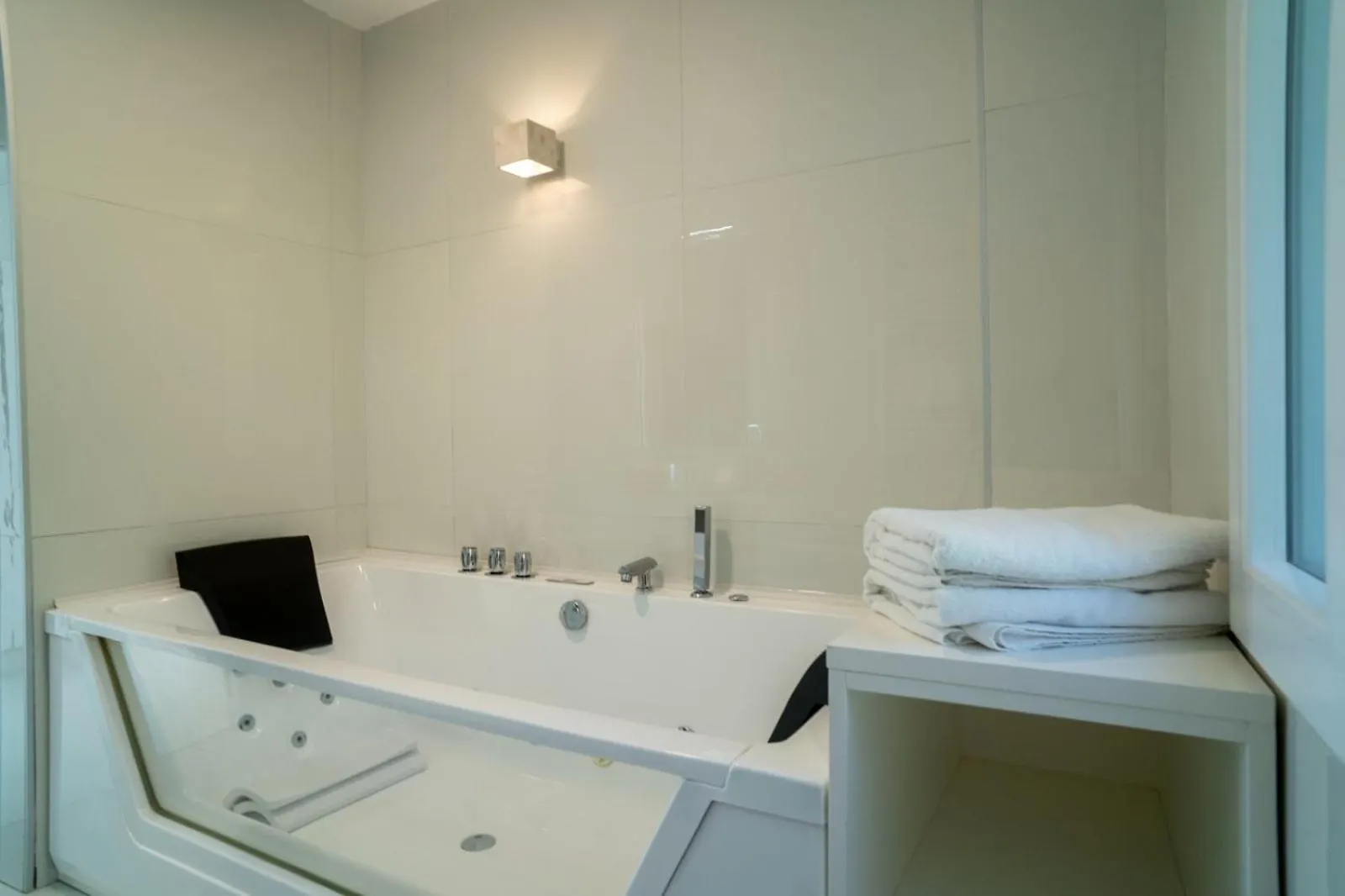 Caravaggio Luxury Apartment Naples