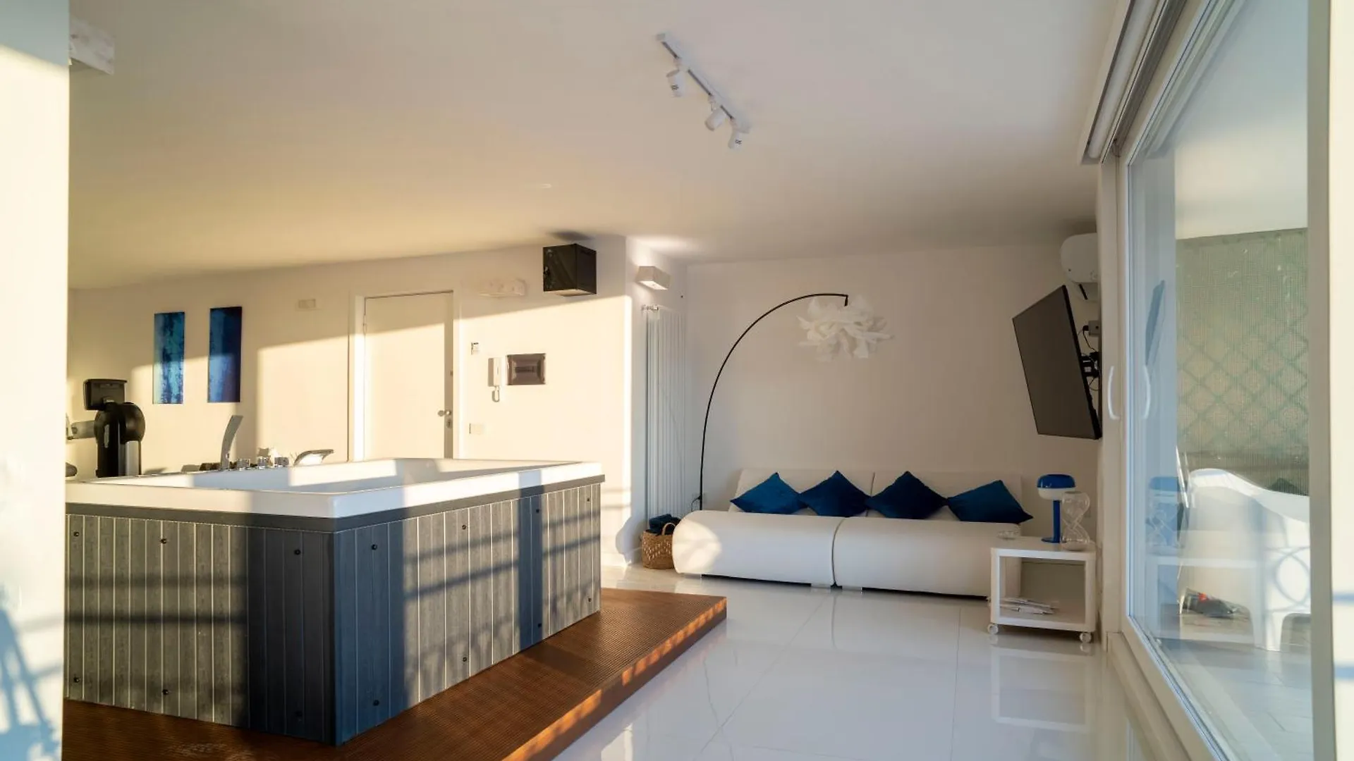 Caravaggio Luxury Apartment Naples