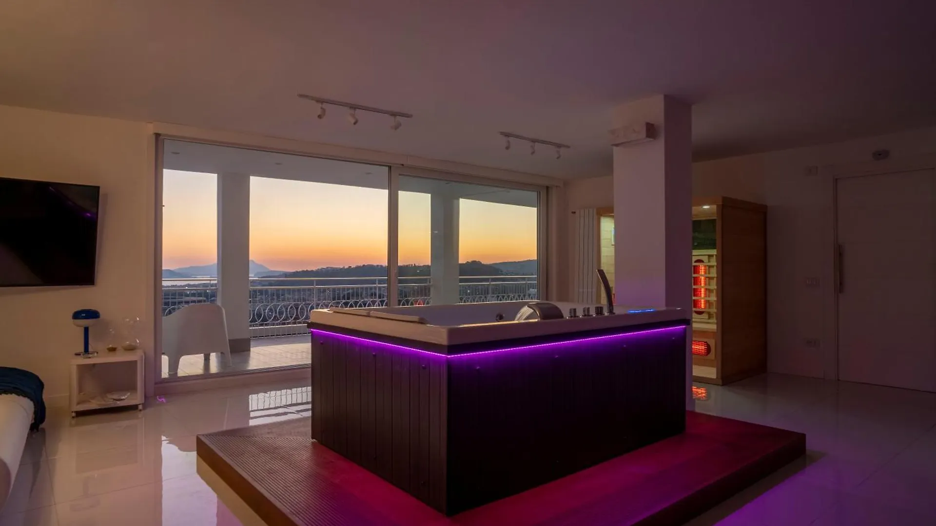 Caravaggio Luxury Apartment Naples