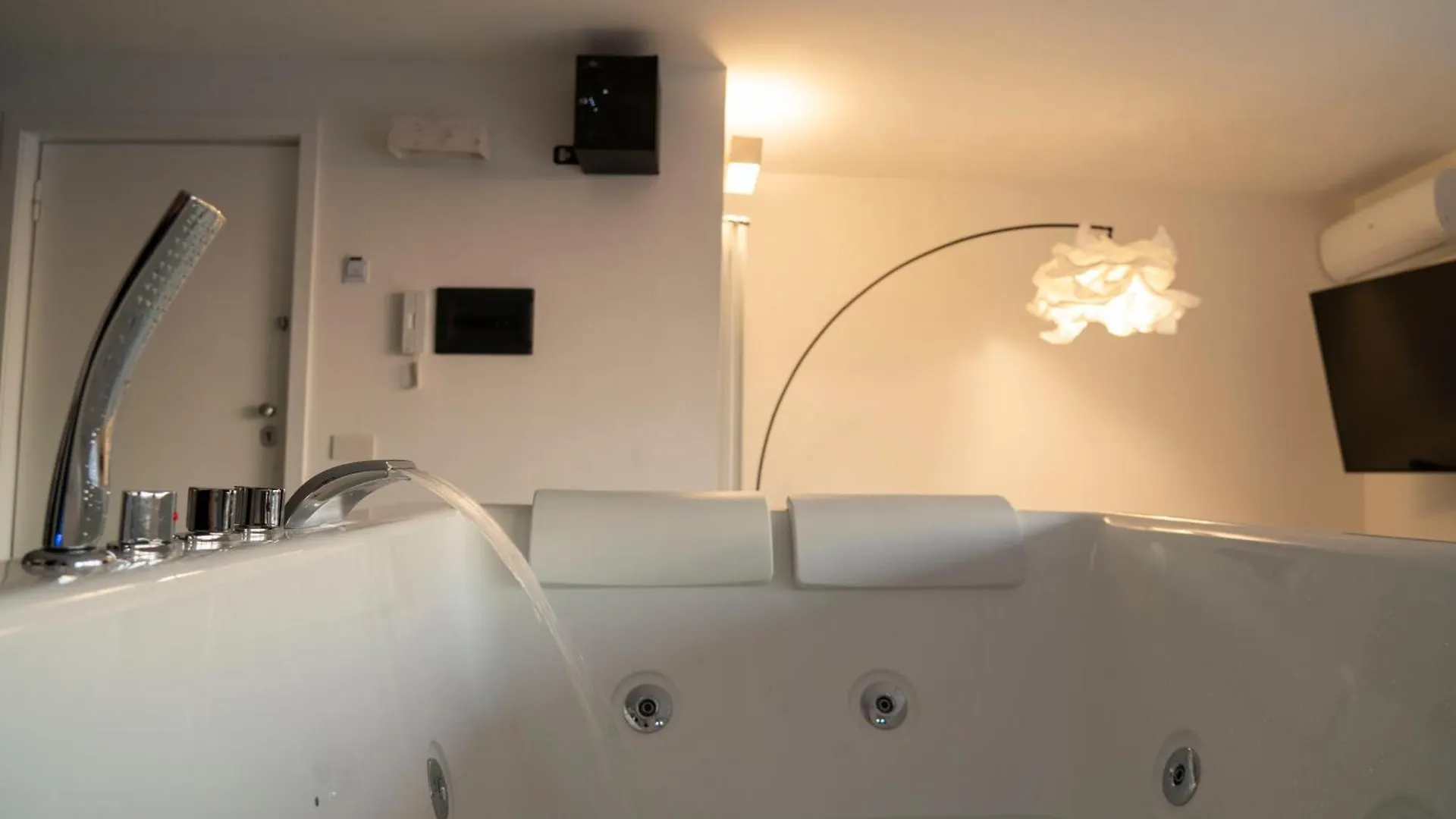 Caravaggio Luxury Apartment Naples 0*,  Italy