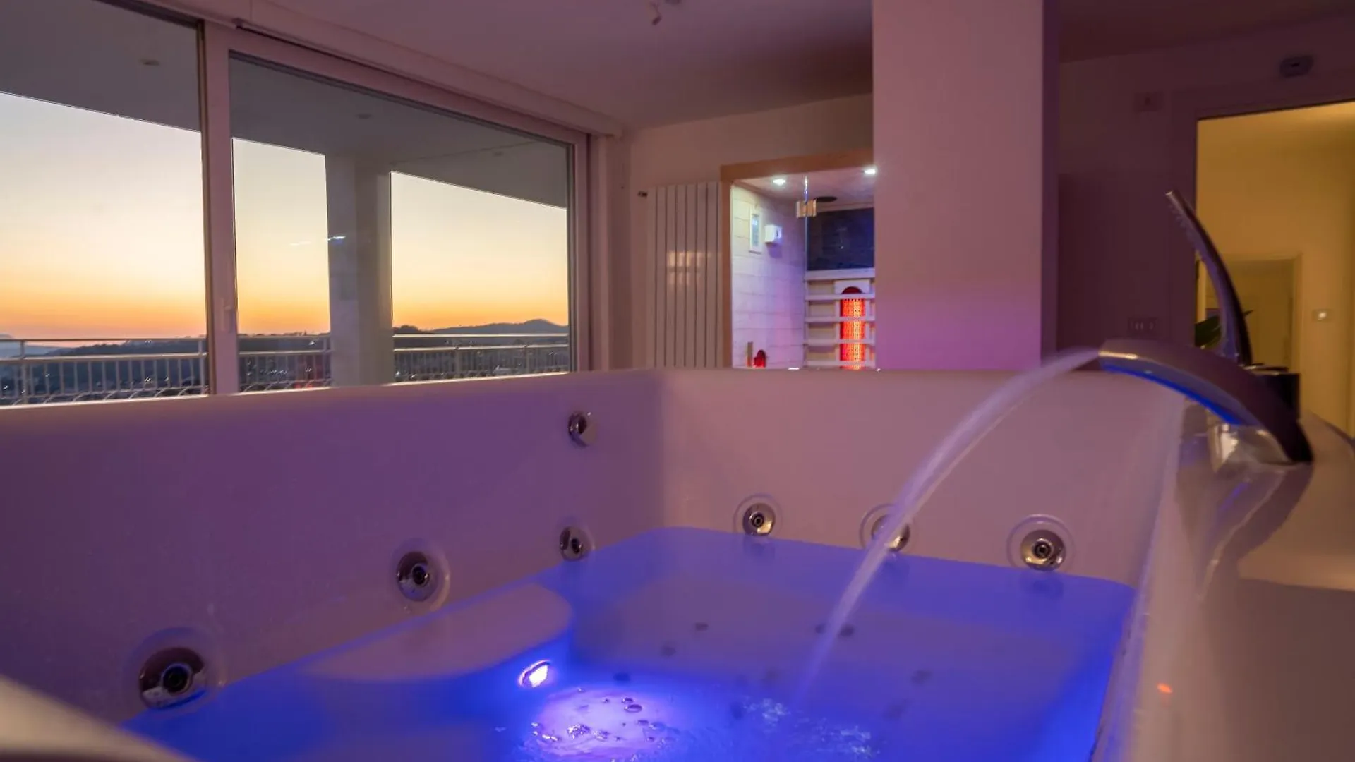 Caravaggio Luxury Apartment Naples