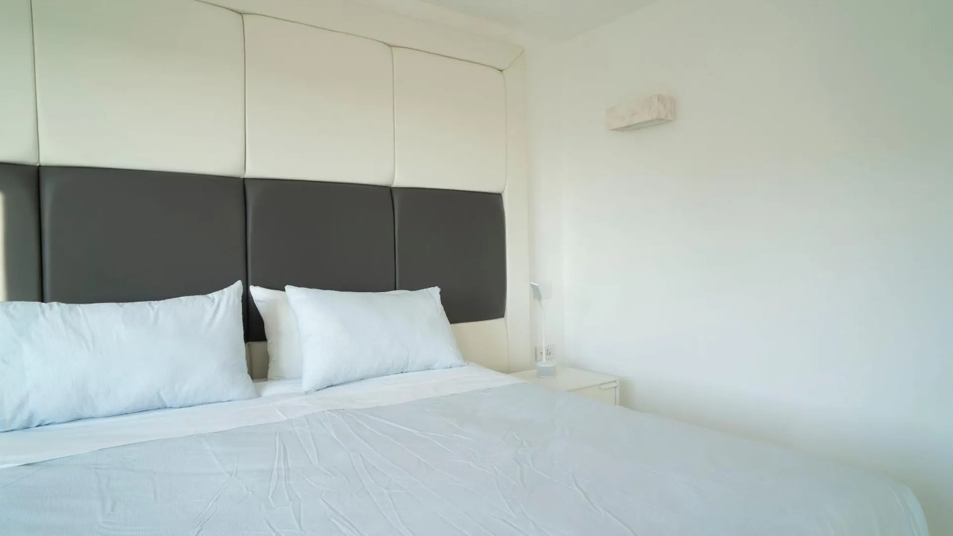 Caravaggio Luxury Apartment Naples