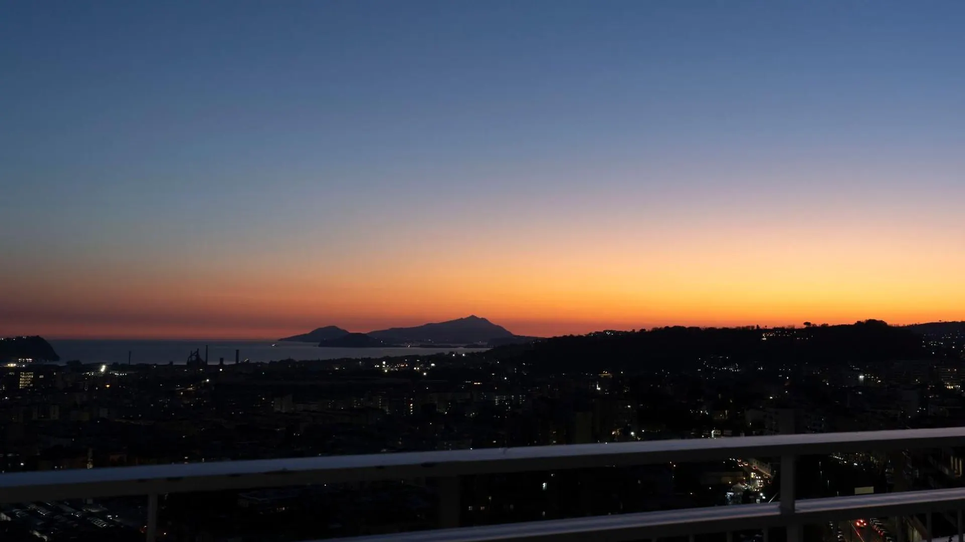 Caravaggio Luxury Apartment Naples