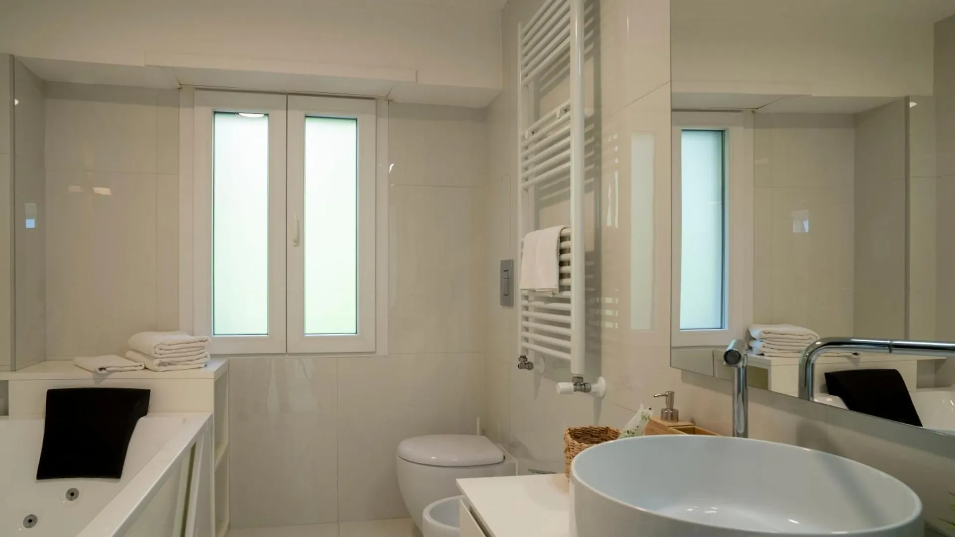 Caravaggio Luxury Apartment Naples