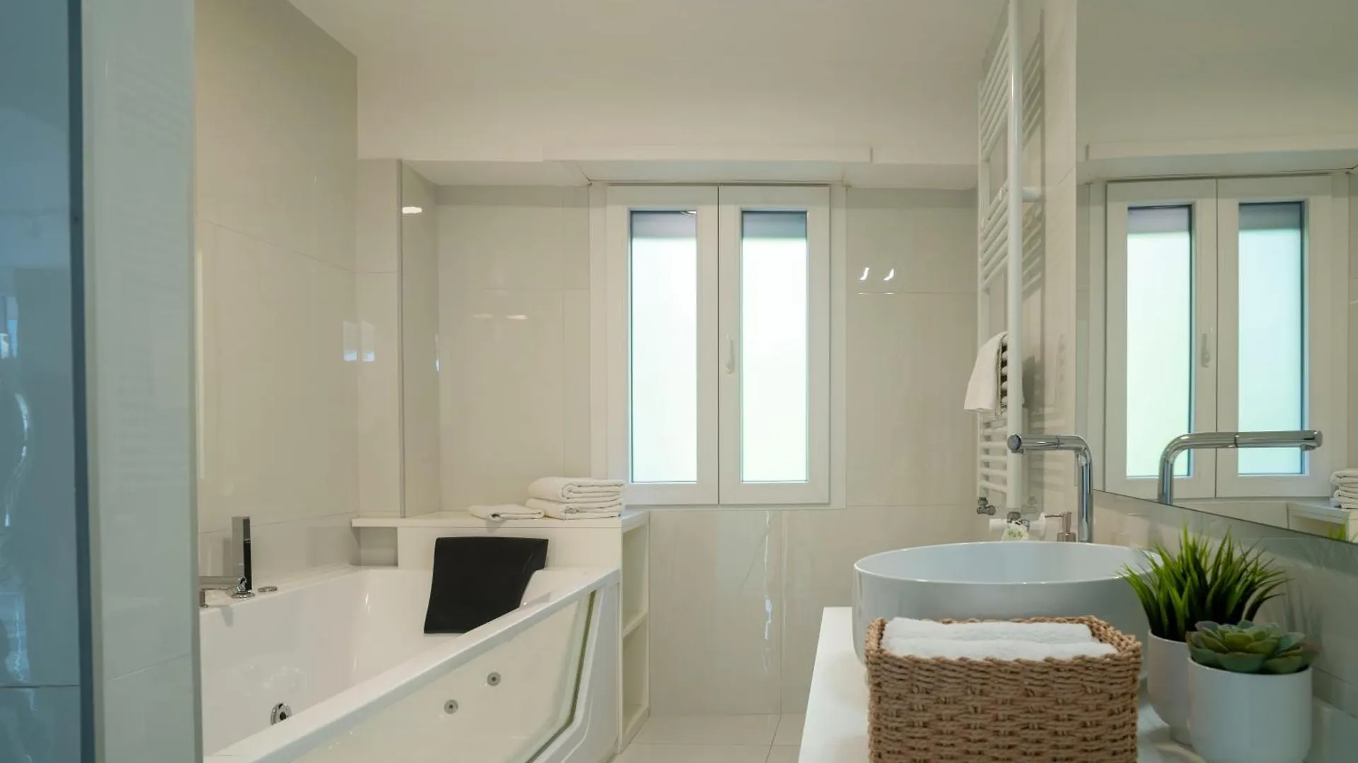 Caravaggio Luxury Apartment Naples Italy